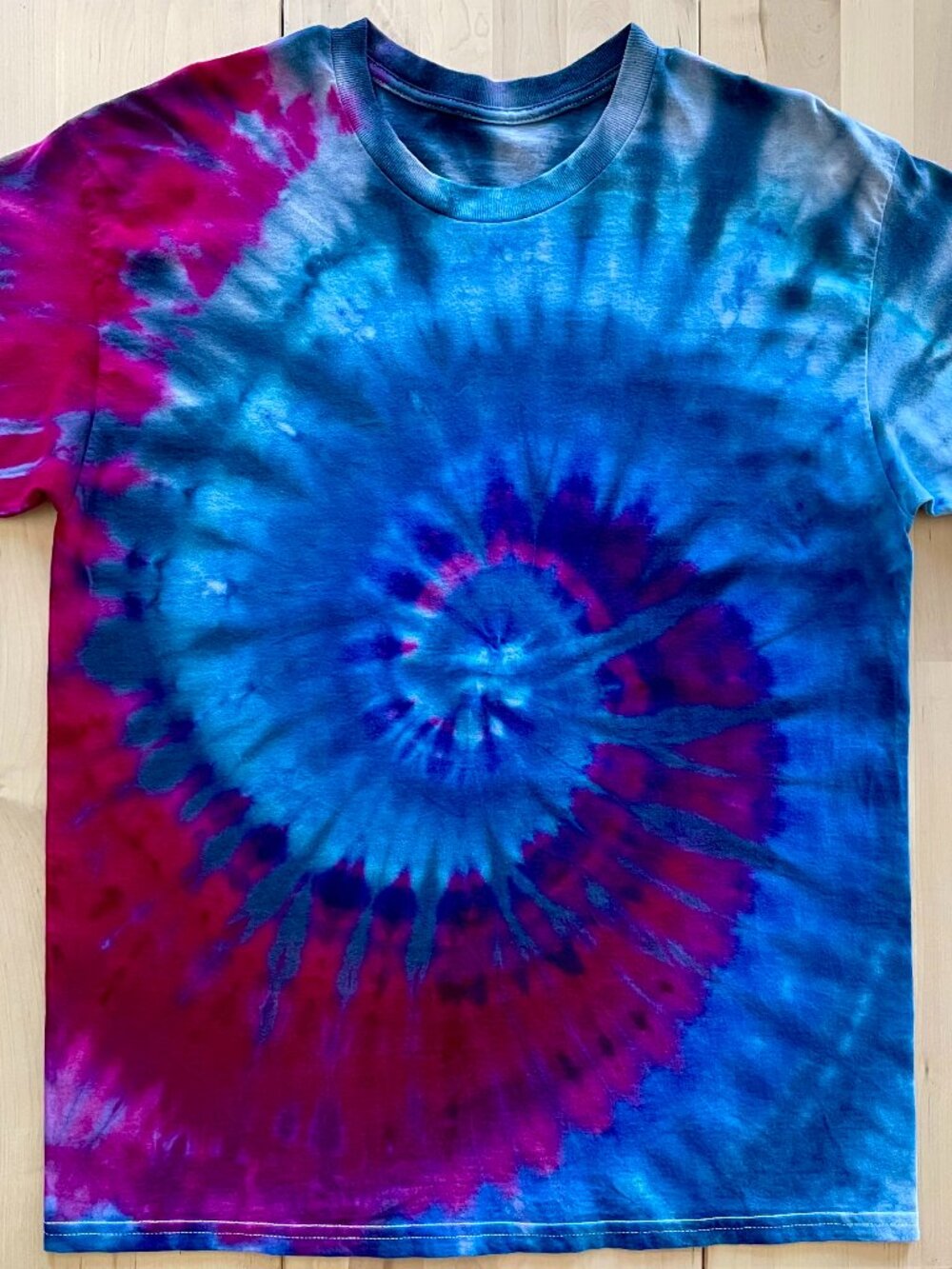 Gildan Unisex Blue & Fuchsia Tie Dye Swirl T-Shirt size Large